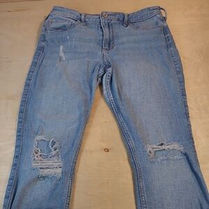Hollister Hign Rise Super Skinny Destressed 11R Jeans